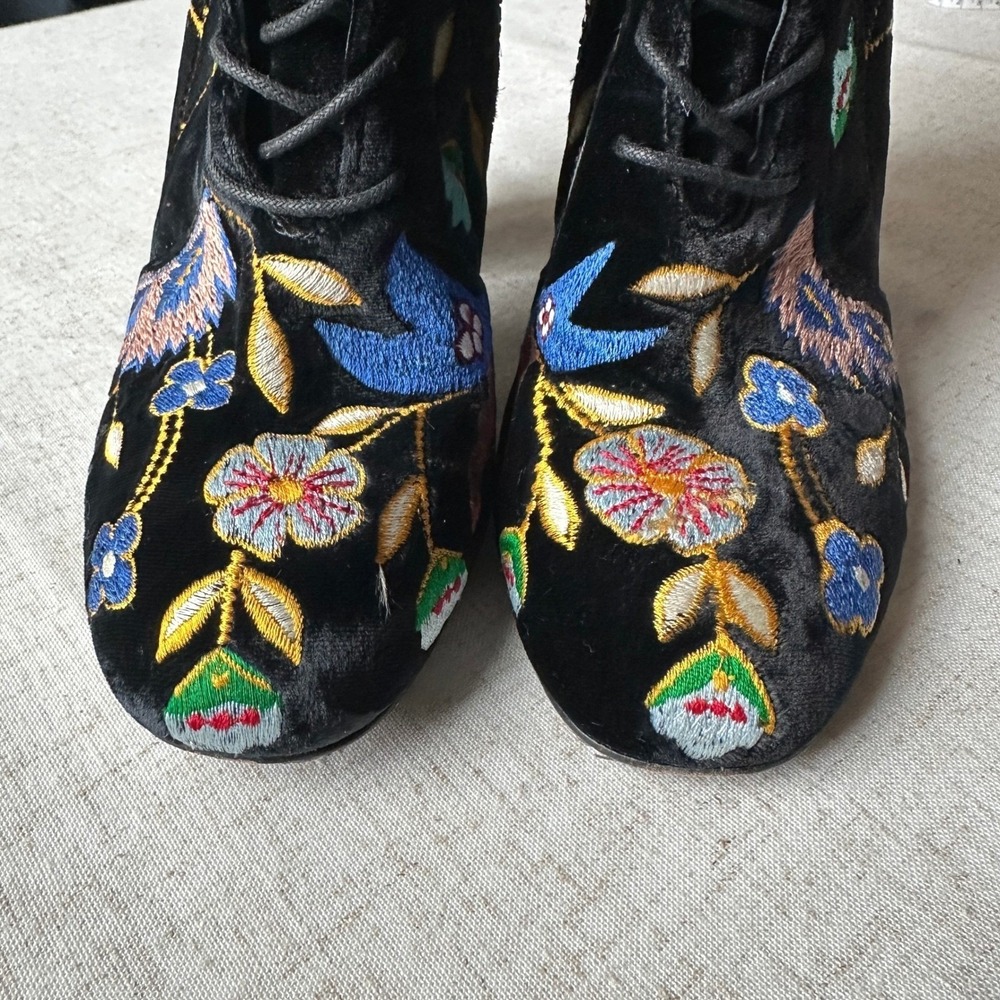 Alice + Olivia Vesey Embroidered Velvet Knee High Lace Up Boots 37 - Picture 5 of 10